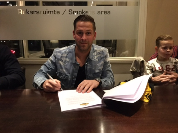 Donny Verdam tekent zijn contract